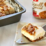 Pastel de queso con bizcocho sin hornear