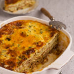 Cazuela de moussaka de papas con carne molida serbia
