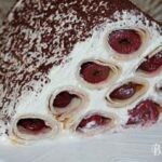 Pastel moldavo de crepé de cerezas - Kushma lui Gugutza