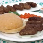 Cevapi (salchichas serbias a la parrilla)