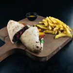Empanada tucumanas Argentinas de carne (empanadas de carne cortada a mano, huevo y cebolla verde)