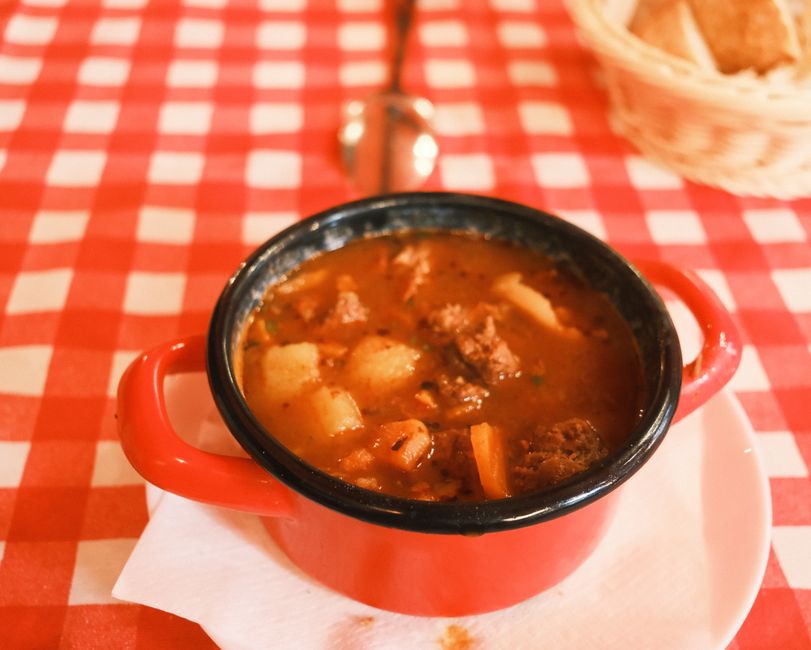 Goulash húngaro tradicional