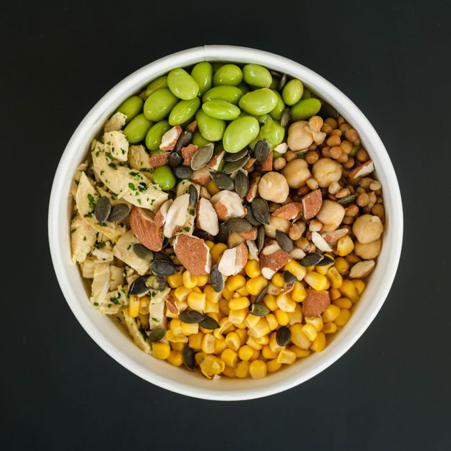 Ensalada fresca de garbanzos y aguacate